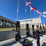 Κατάθεση στεφάνου στο Μνημείο για τους 186 Έλληνες που χάθηκαν στον πόλεμο της Κορέας